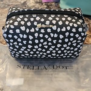 Stella & Dot Black Wild HeartsCosmetic Pouch with Gold Arrow Accent
